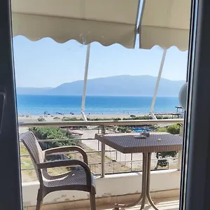 apartment-in-the-village-with-a-sea-view.albaniahotels.org/